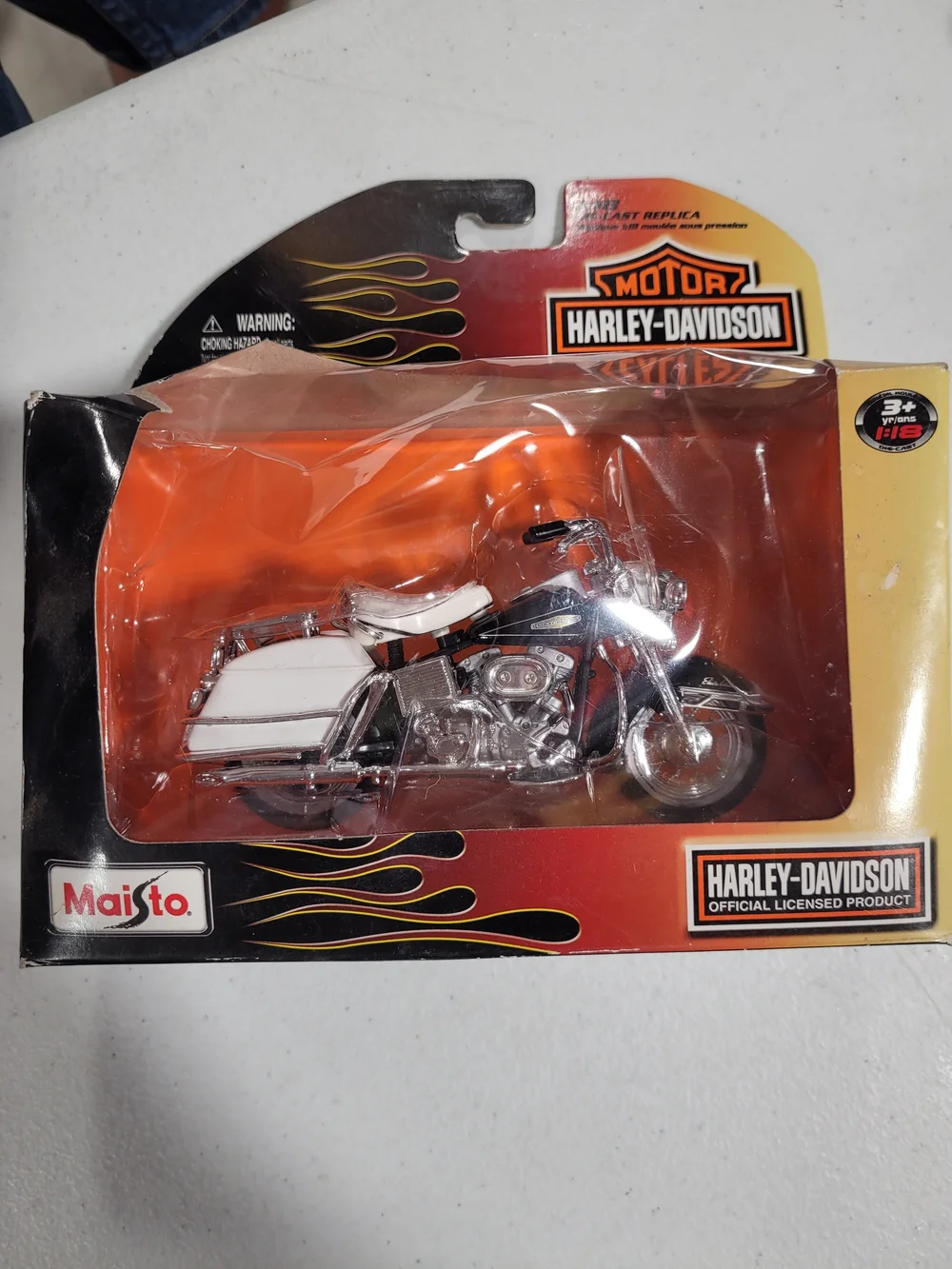 Harley-Davidson Maisto Black and White Die-Cast Motorcycle Toy